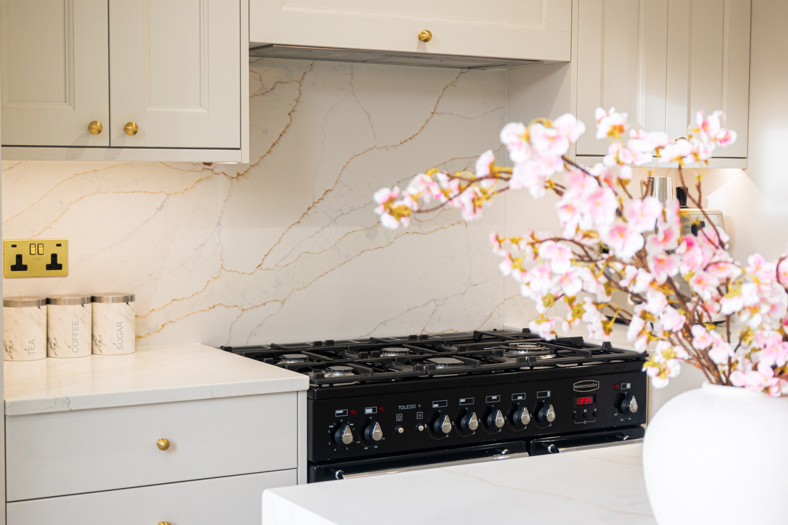 calacatta gold quartz